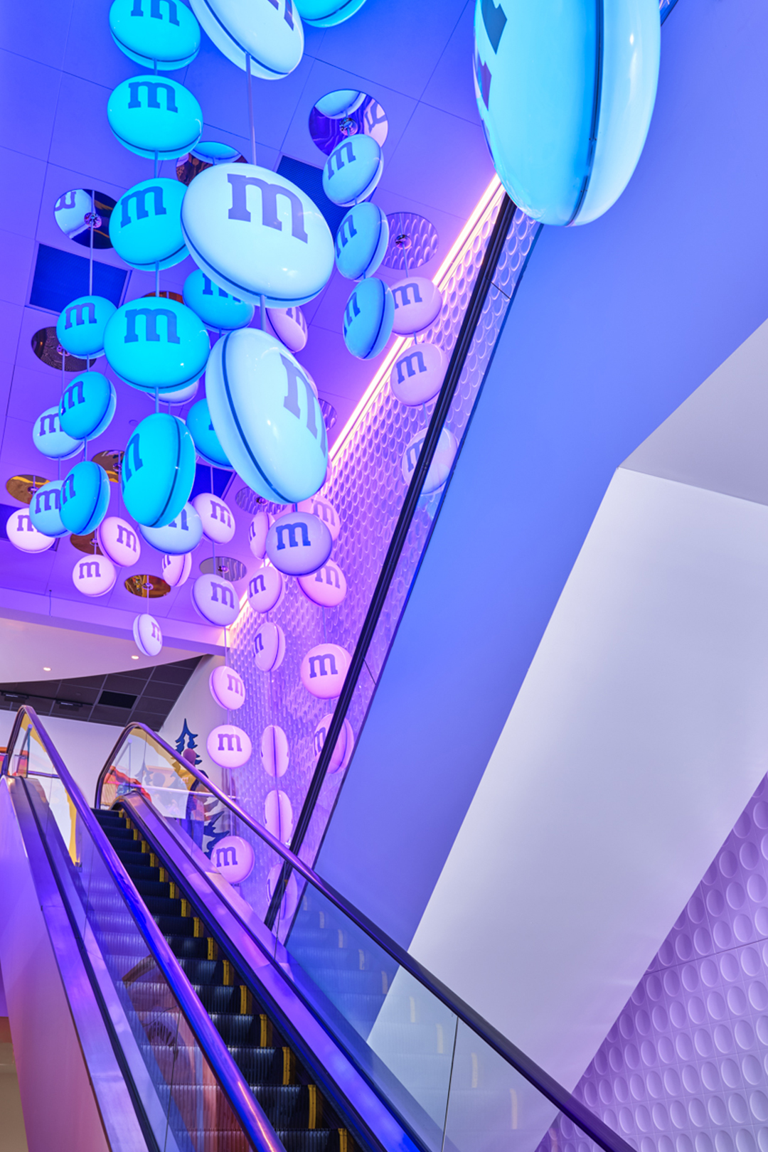 landor_mms_visual_10_1080x1620